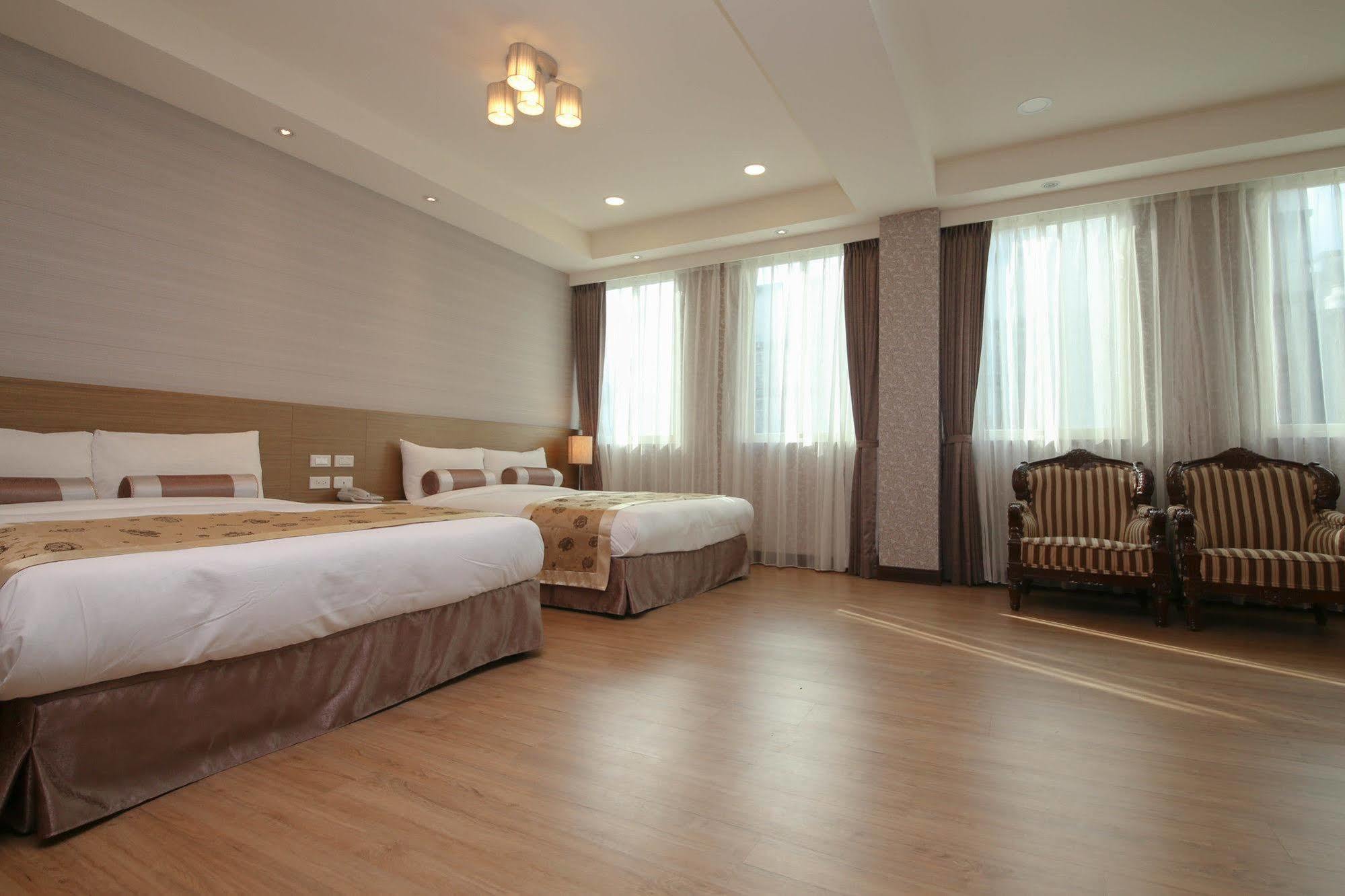 Finders Hotel Hualien Wen Hua Bagian luar foto